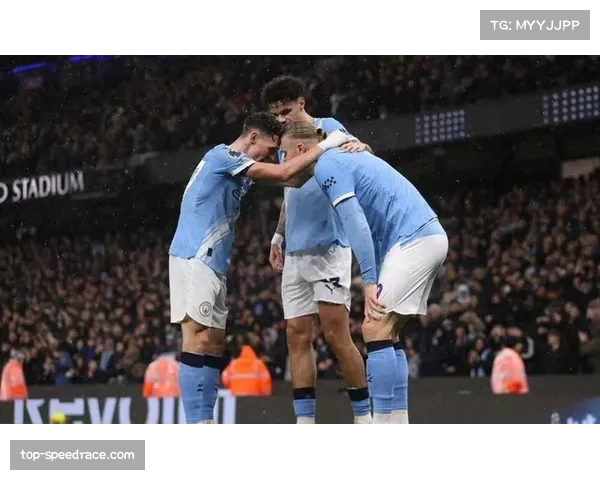 官方：曼城vs拜仁比赛因场内投掷物中断15分钟后恢复